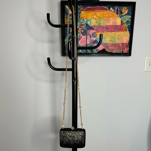 Satin and rhinestone evening bag with a removable gold chain. - Picture 3 of 12